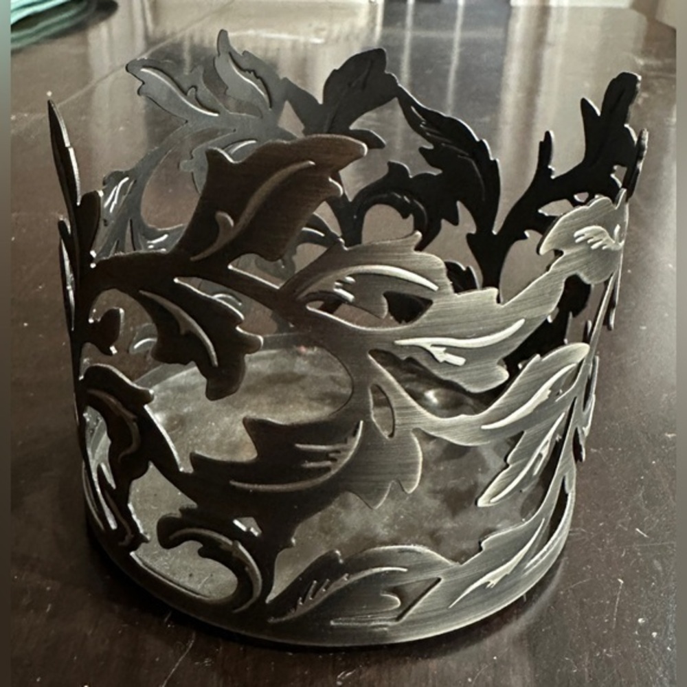 Bath & Body Works 3-Wick Candle Holder – Leaf Cutout